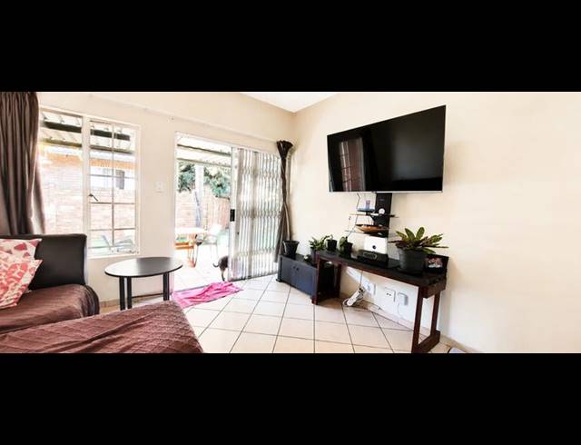 2 BEDROOM TOWNHOUSE FOR SALE IN HIGHVELD